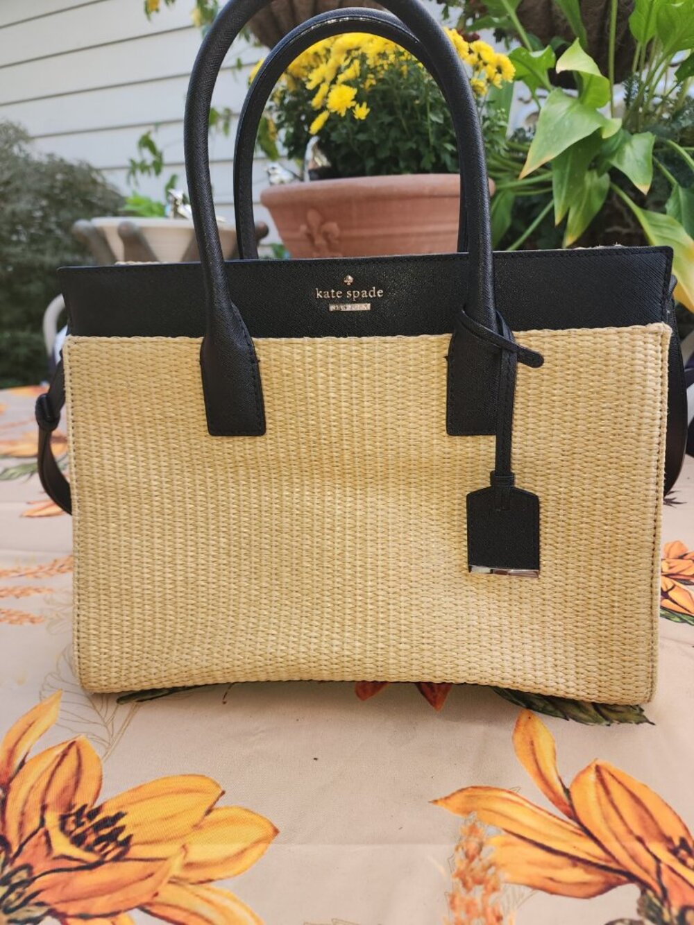 KATE SPADE WICKER HANDBAG WITH BLACK DETAIL AND DETACHABLE STRAP - NEW WITH TAGS